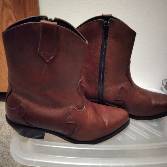 Brown Leather Western Boots - Picture 3 of 5